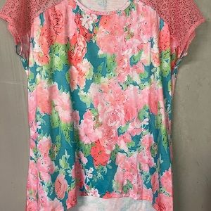 Brand new Southern Stitch pink flower lace sleeve top size L